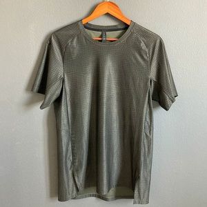 Lululemon License to Train Shirt - M